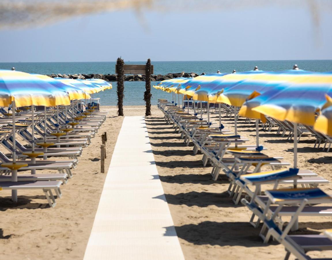 Hotel Constellation Lido Di Savio Exteriör bild
